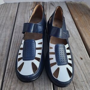 New Womens White & Navy TwoToned Adjustabled Strap Comfort Lightweight Shoes Sz8
